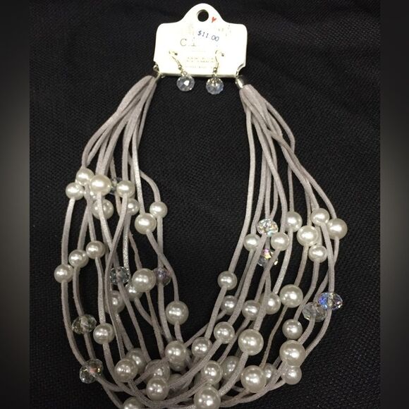 Leather Pearl Beaded
Necklace & Earrings-Adjustable to 20" ~ Great
Gift - NWT - Picture 5 of 5